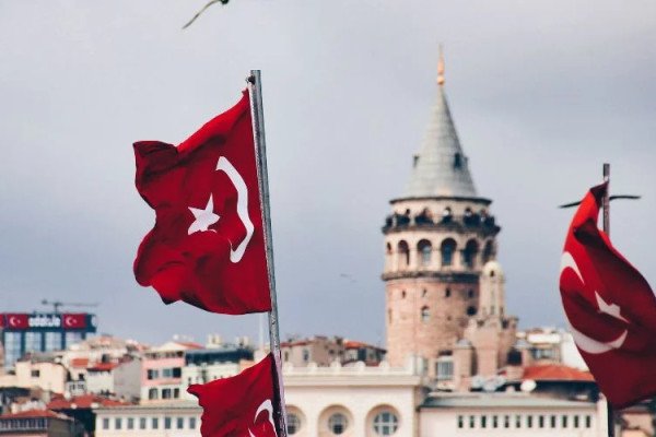 مهاجرت و شروع زندگی در ترکیه؛ از استانبول تا ازمیر